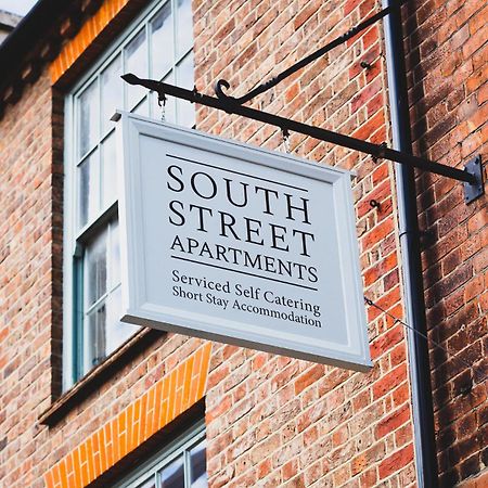 South Street Apartments ชิชิสเตอร์ ภายนอก รูปภาพ