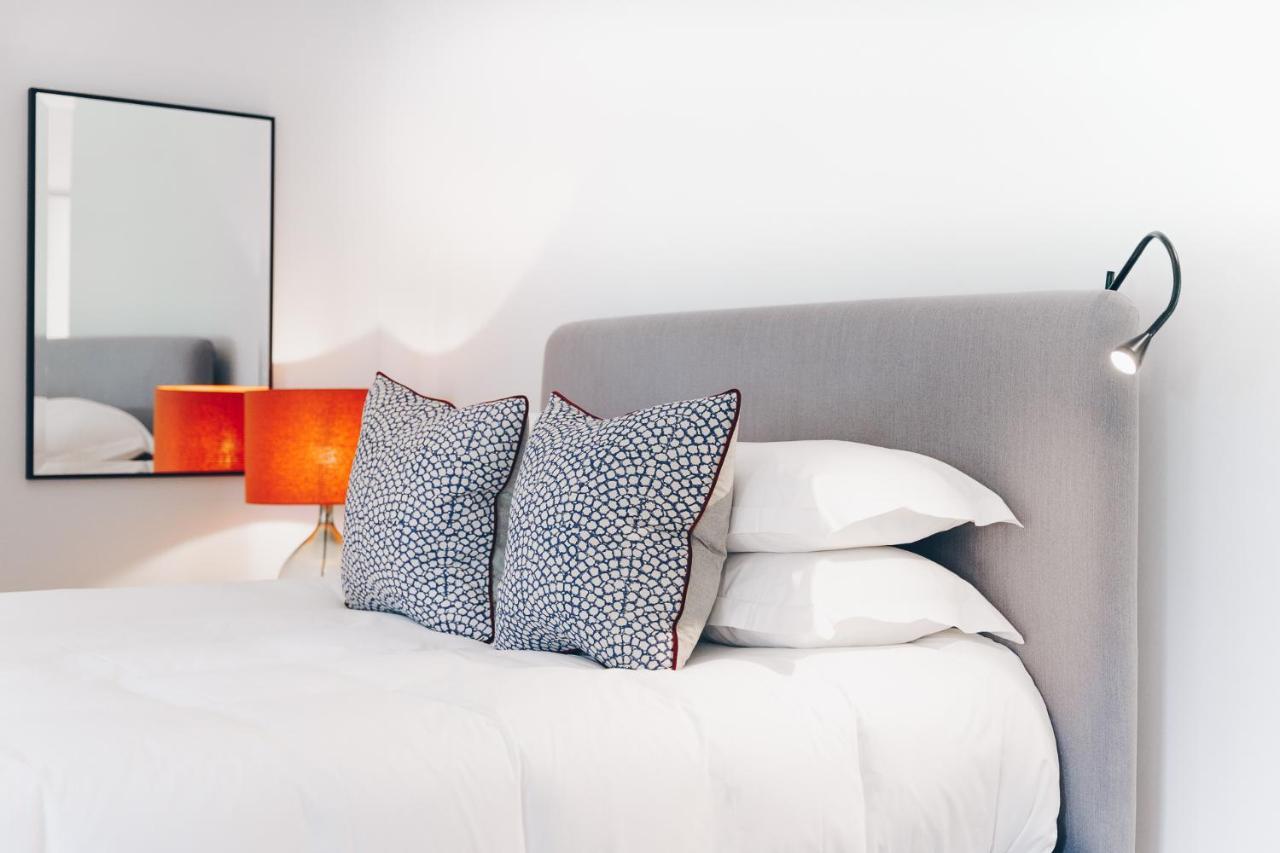 South Street Apartments ชิชิสเตอร์ ภายนอก รูปภาพ