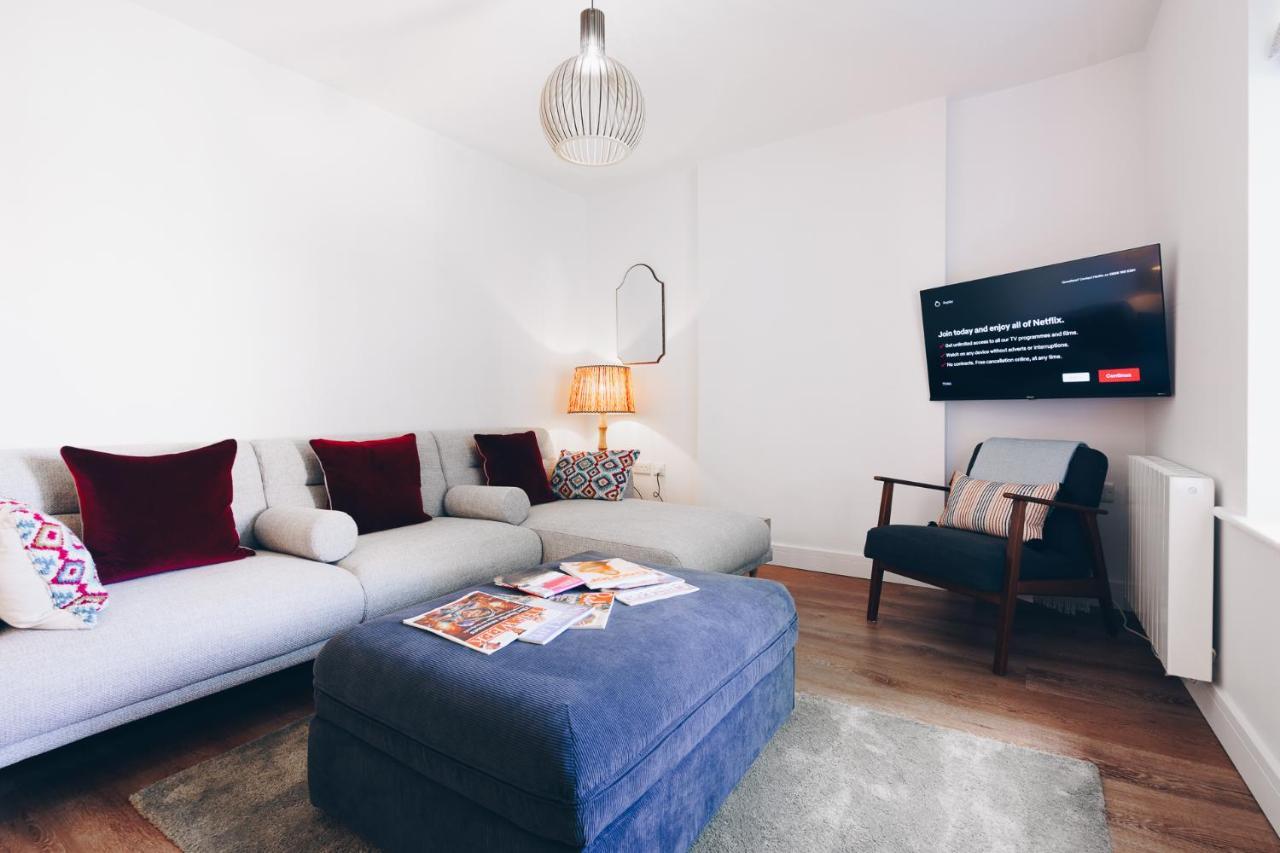 South Street Apartments ชิชิสเตอร์ ภายนอก รูปภาพ