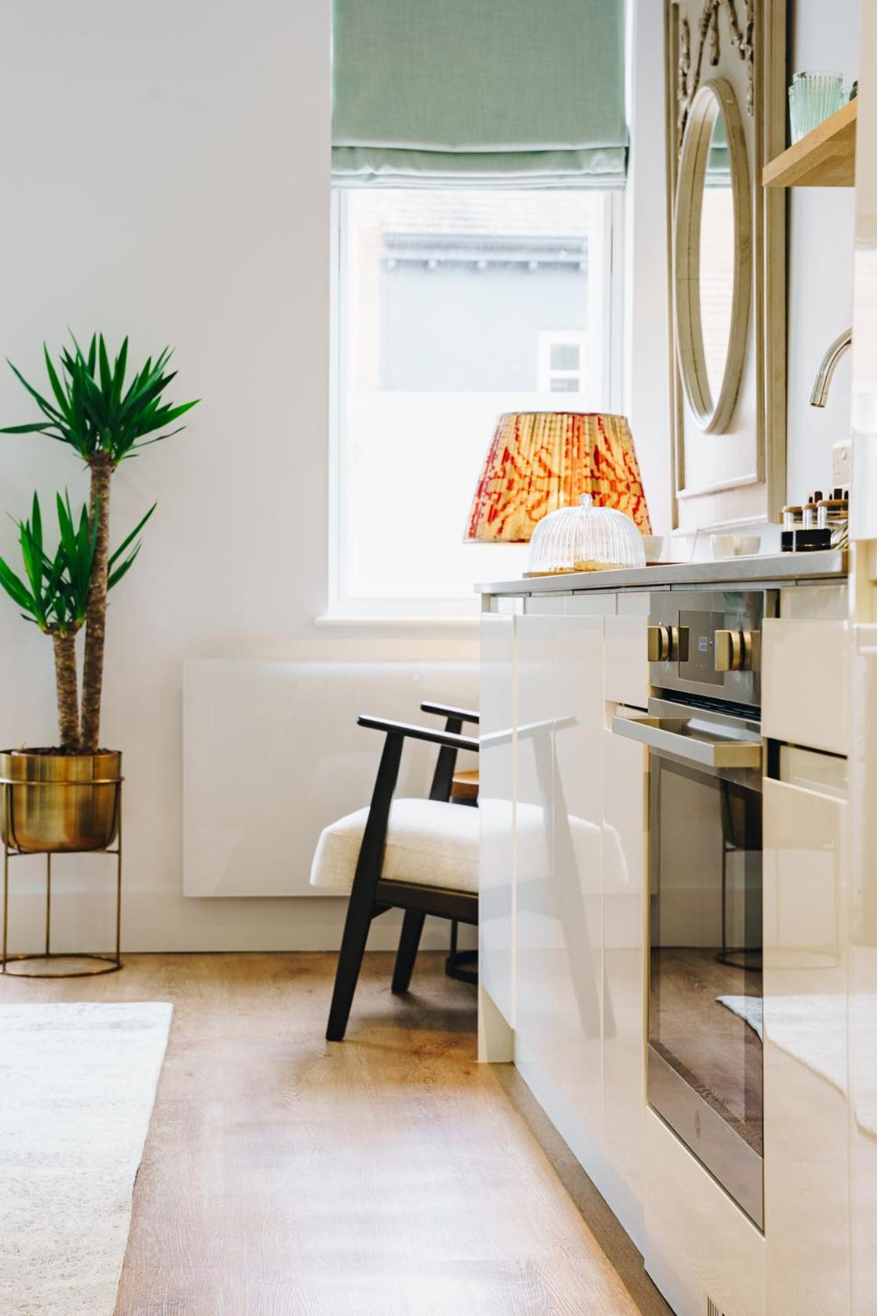 South Street Apartments ชิชิสเตอร์ ภายนอก รูปภาพ